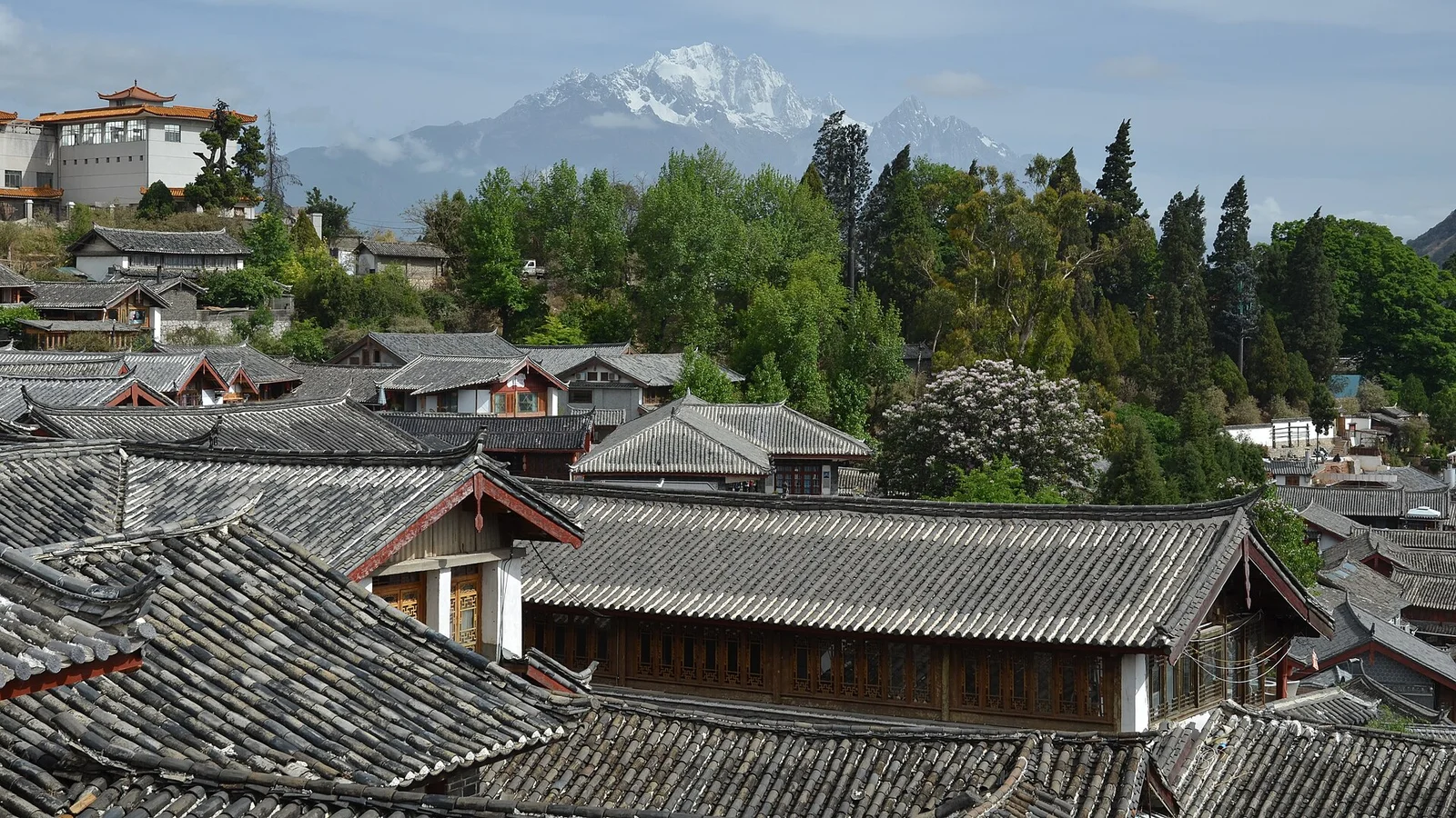 Lijiang Old Town with mountain backdrop